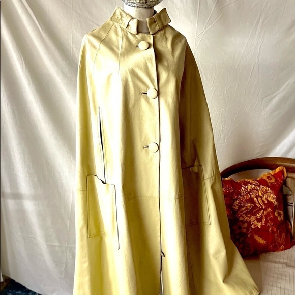 VINTAGE CREAM LEATHER CAPE - Picture 13 of 13